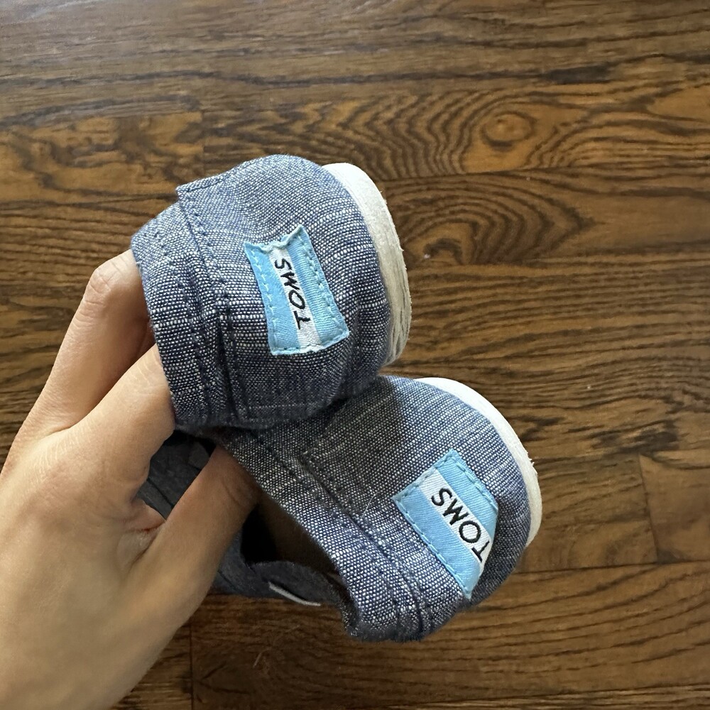 TOMS Classic Chambray Alpargata slip-on shoes size 6.5 | Casual Flats - Picture 8 of 11
